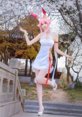 伸进泳衣揉捏她的乳尖小说_1080高清完整版